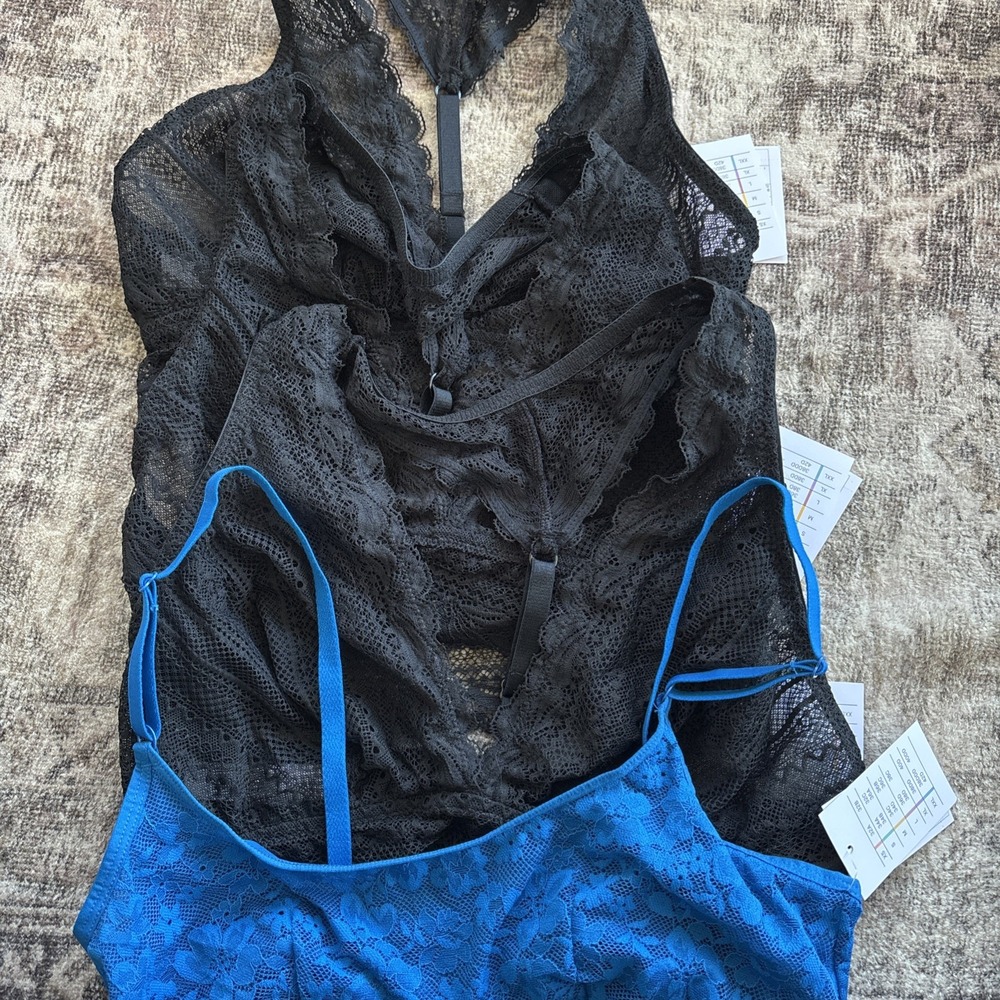 (4) AUDEN Size small Bras